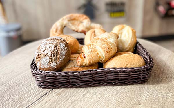 Frische Brötchen zum Mitnehmen.